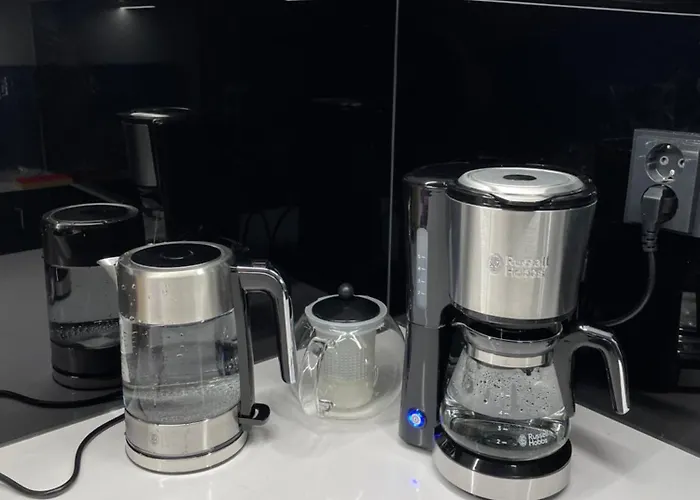 Modern 1 Bedroom With A Patio *